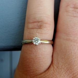 Diamond engagement ring